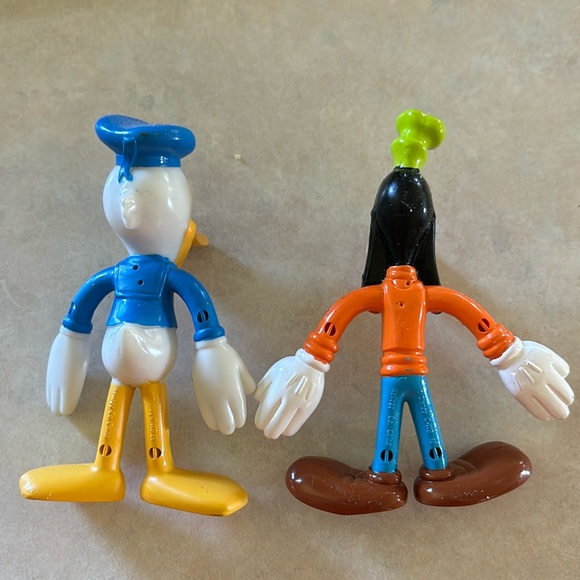 - So cute! Original Disney Bendin Friends Donald and Goofy - Picture 2 of 6